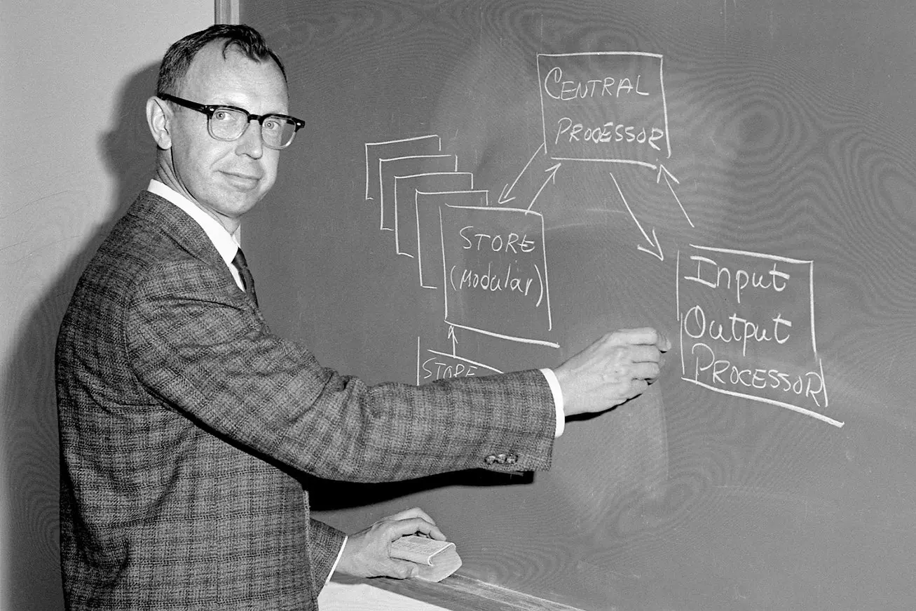 Willis H. Ware, engenheiro elétrico, em 1962. “O computador tocará os homens em todos os lugares e de todas as maneiras”, escreveu ele em 1966. (Crédito da fotografia: Cortesia Rand Corporação)