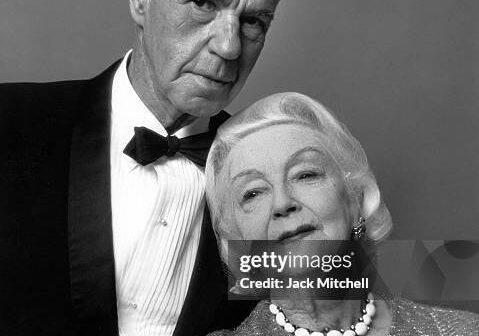 Ted Shawn e Ruth St. Denis, figuras imponentes da dança moderna americana, fotografados em seu 50º aniversário de casamento, 28 de abril de 1964. (Foto de Jack Mitchell/Getty Images)