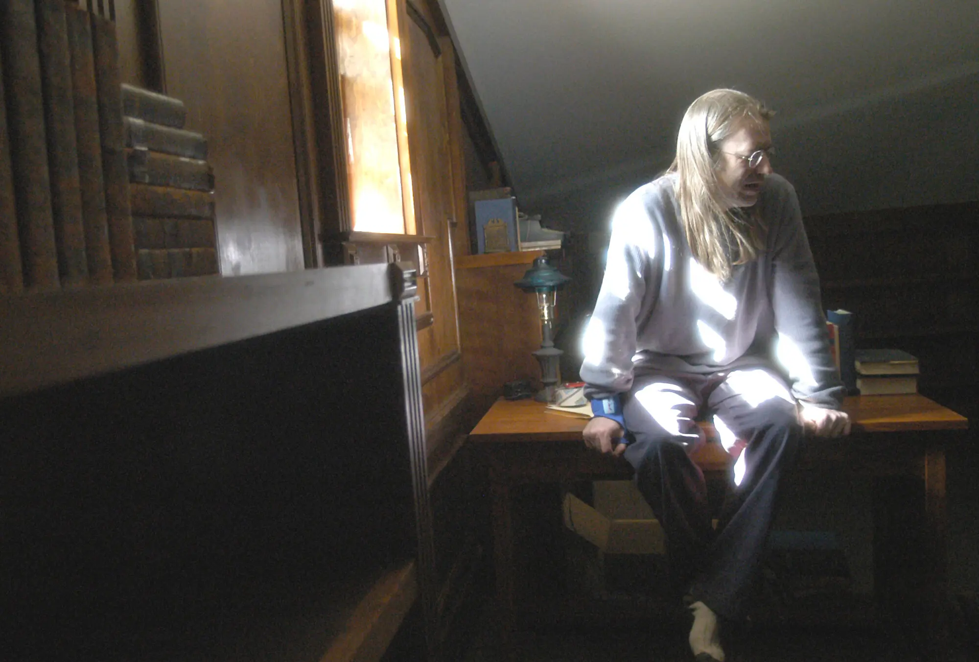 Carr no que se tornou a sala de escrita de sua casa em Cherry Plain, NY, em 2005.Crédito...Stewart Cairns para o New York Times