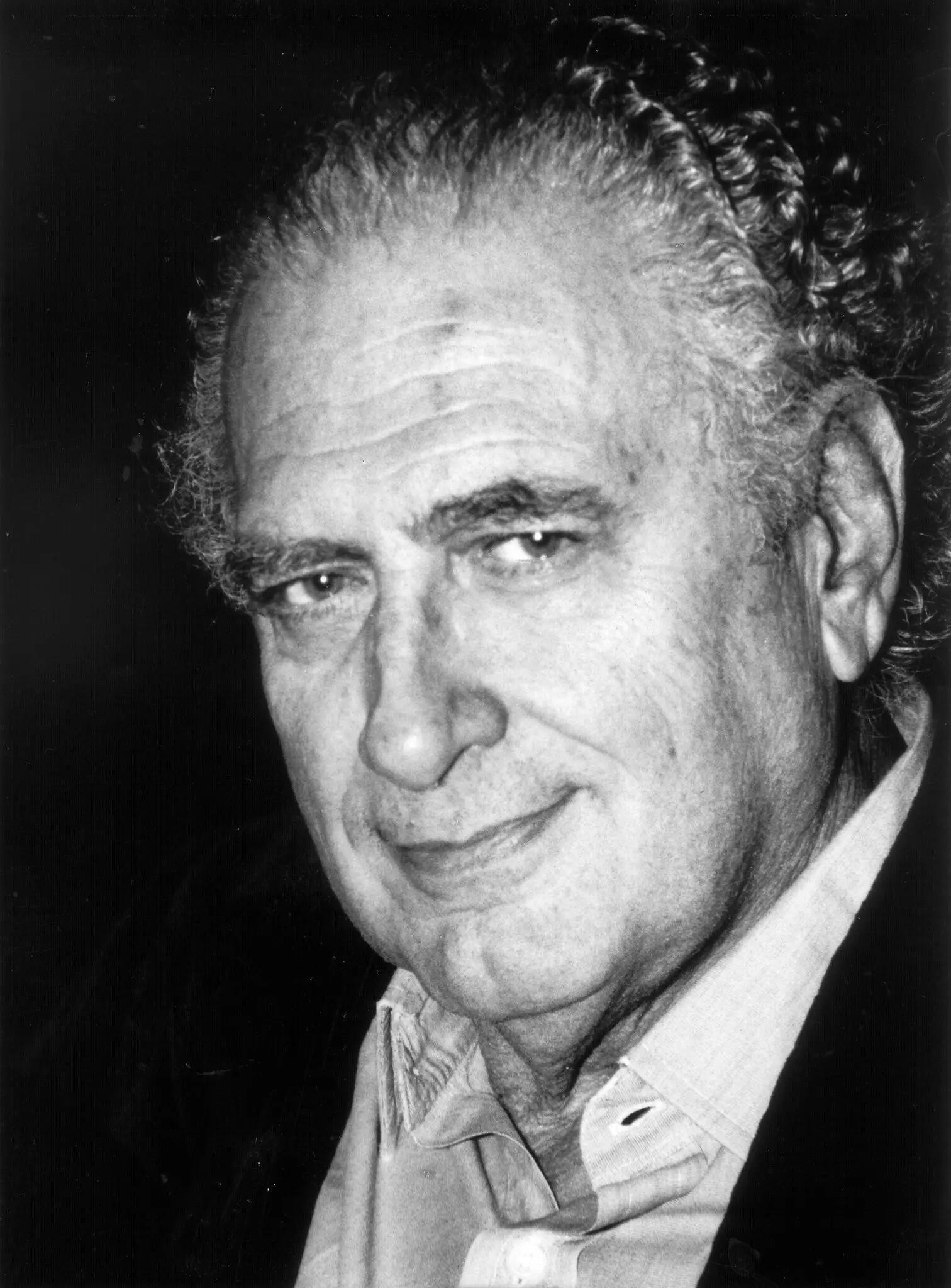 O poeta Stanley Moss em uma foto sem data. Ele vendeu seu trabalho para periódicos por 20 anos antes de sua primeira coleção ser publicada em 1966, quando ele tinha 41 anos. (Crédito da fotografia: Cortesia © Copyright All Rights Reserved © Erwin Schenkelbach, via Seven Stories Press/ REPRODUÇÃO/ TODOS OS DIREITOS RESERVADOS)