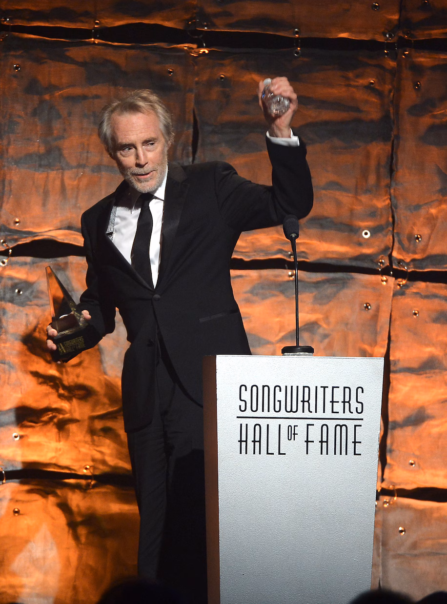 O Sr. John Souther foi introduzido no Hall da Fama dos Compositores em 2013. (Theo Wargo/Getty Images)