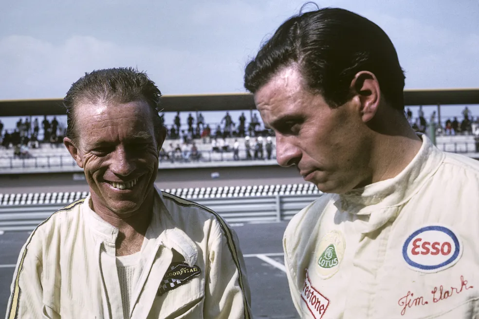 Richie Ginther ao lado de Jim Clark em 1966 — Foto: Getty Images