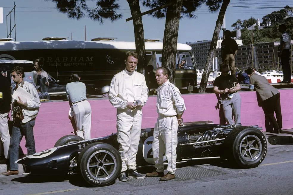 Richie Ginther ainda comandou uma equipe de americanos nas 24 Horas de Le Mans de 1971, mas depois ficou afastado do automobilismo até enfrentar alguns problemas de saúde e morrer em 1989. Na Fórmula 1 foram 52 largadas, uma vitória e 14 pódios.