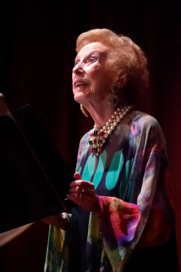 Sra. Bernier dando sua última palestra no Metropolitan Museum of Art em 2008. Crédito...Jacob Silberberg para o The New York Times