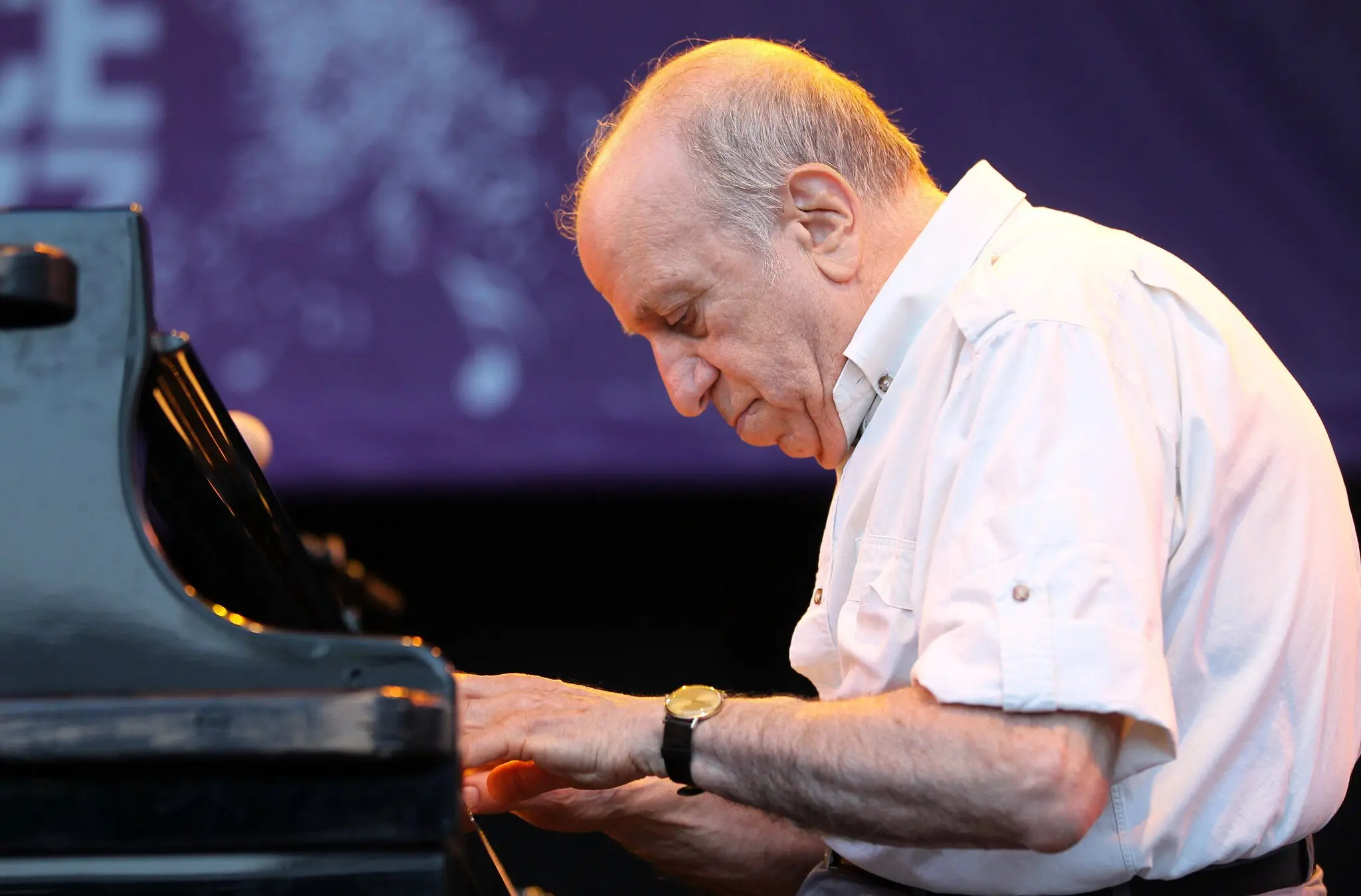 O Sr. Martial Solal se apresentando no Festival de Jazz de Nice em 2011. Ele foi admirado tanto por seu virtuosismo técnico quanto por suas improvisações incansáveis e exploratórias. Crédito...Imagens Getty