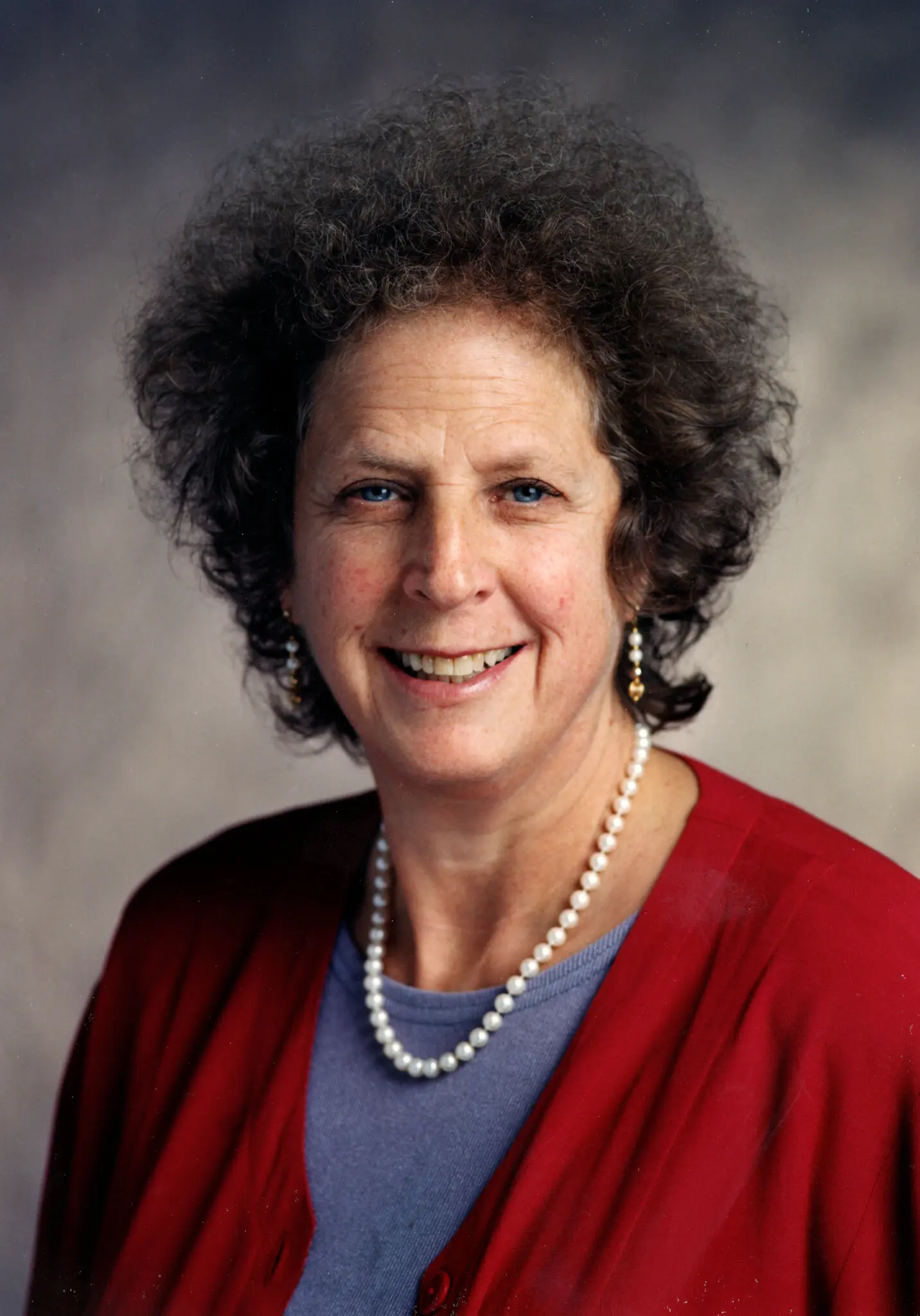 A Sra. Golden Behr foi a primeira mulher a atuar como editora nacional do jornal e apenas a terceira a estar no cargo. Crédito...O jornal New York Times