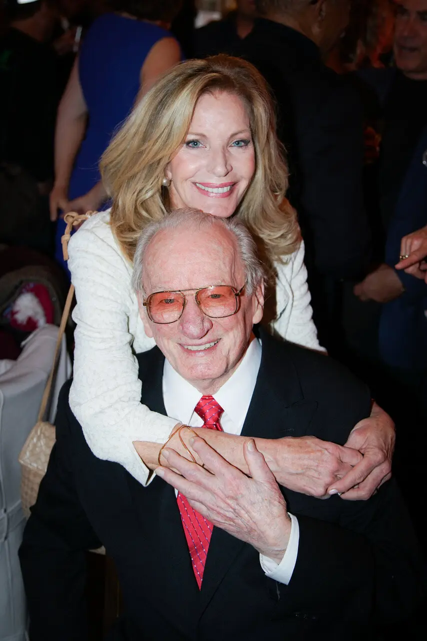 O Sr. Max Morath com sua filha Christy Mainthow em 2016. Crédito...Jensen Sutta