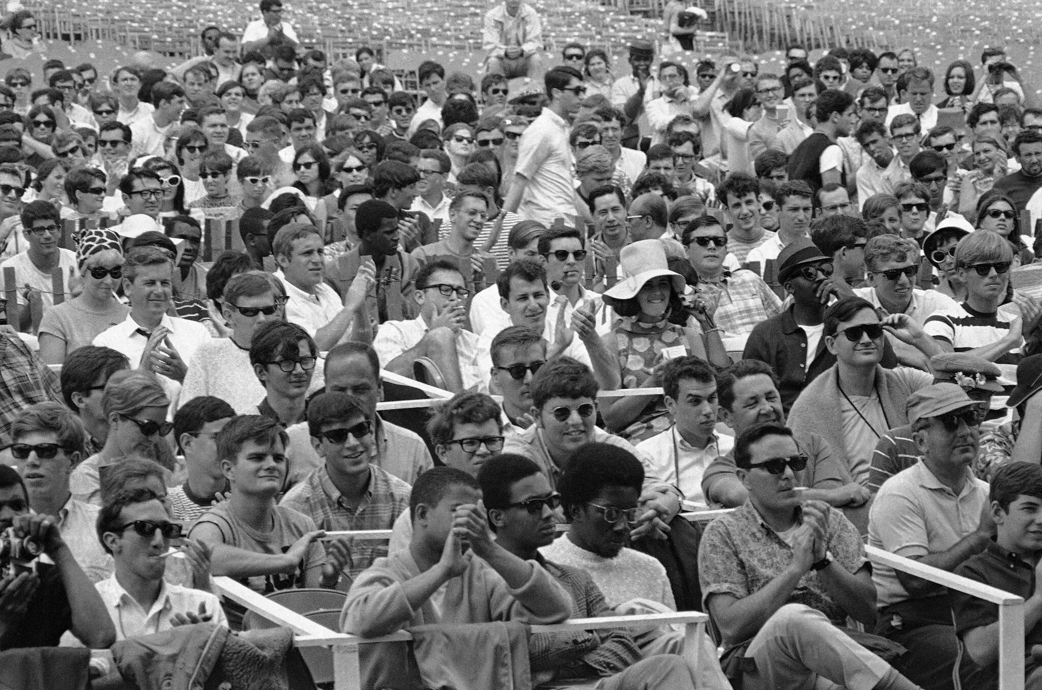 A multidão no Newport Jazz Festival em 1967. O festival ficou conhecido como um lugar onde a história do jazz foi feita.Crédito...Imprensa associada