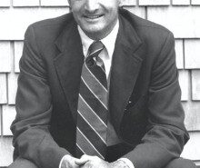 Prosser Gifford, foi um acadêmico, autor, poeta e administrador institucional