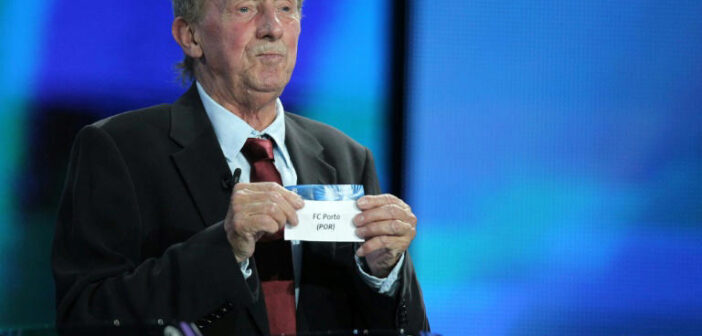 (arquivo) O ex-jogador escocês Denis Law durante o sorteio da Liga dos Campeões 2012-2013, em Mônaco (© Valery HACHE)