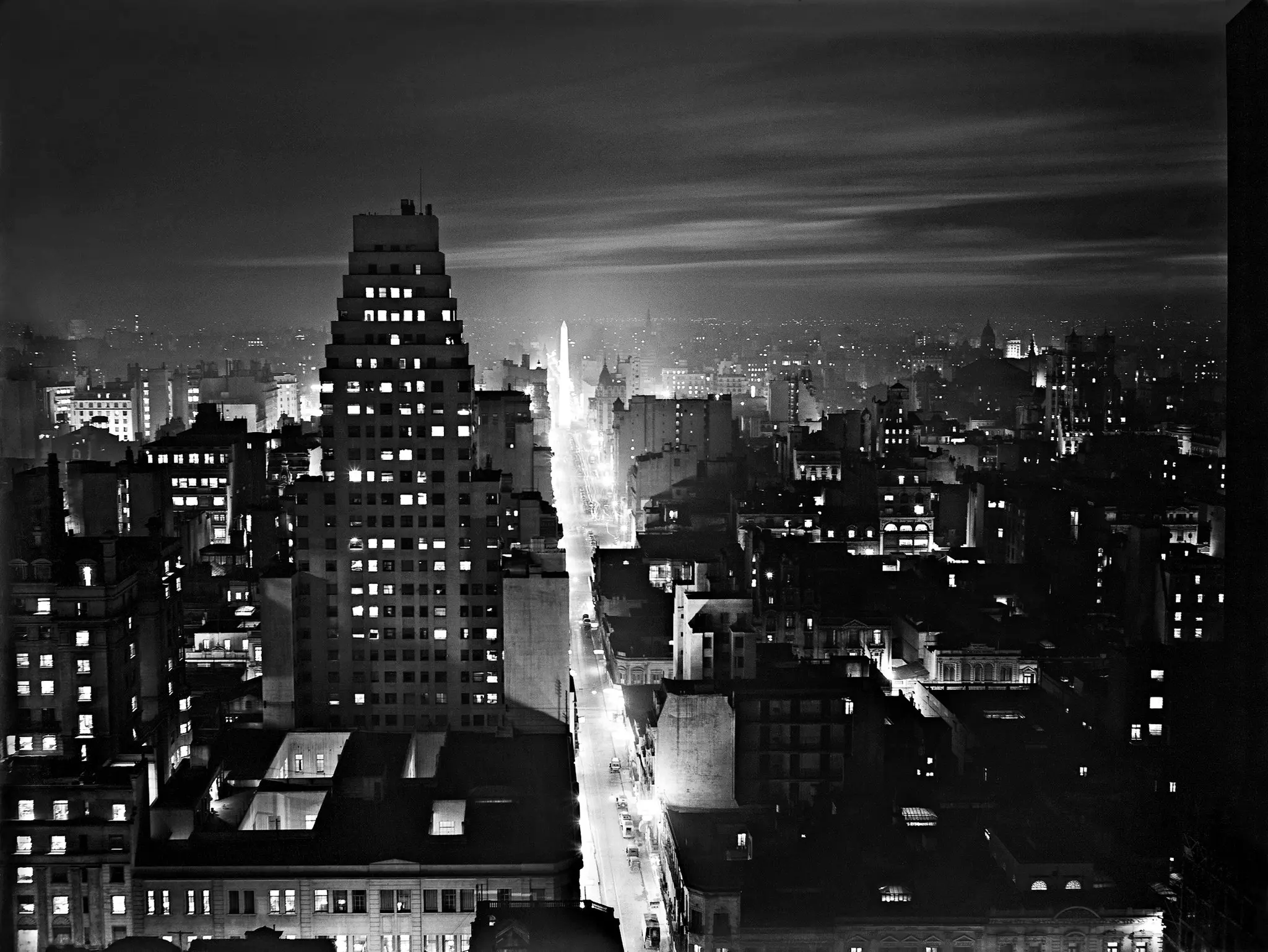 A fotografia “Calle Corrientes” de 1936. (Crédito da fotografia: cortesia Horacio Coppola)