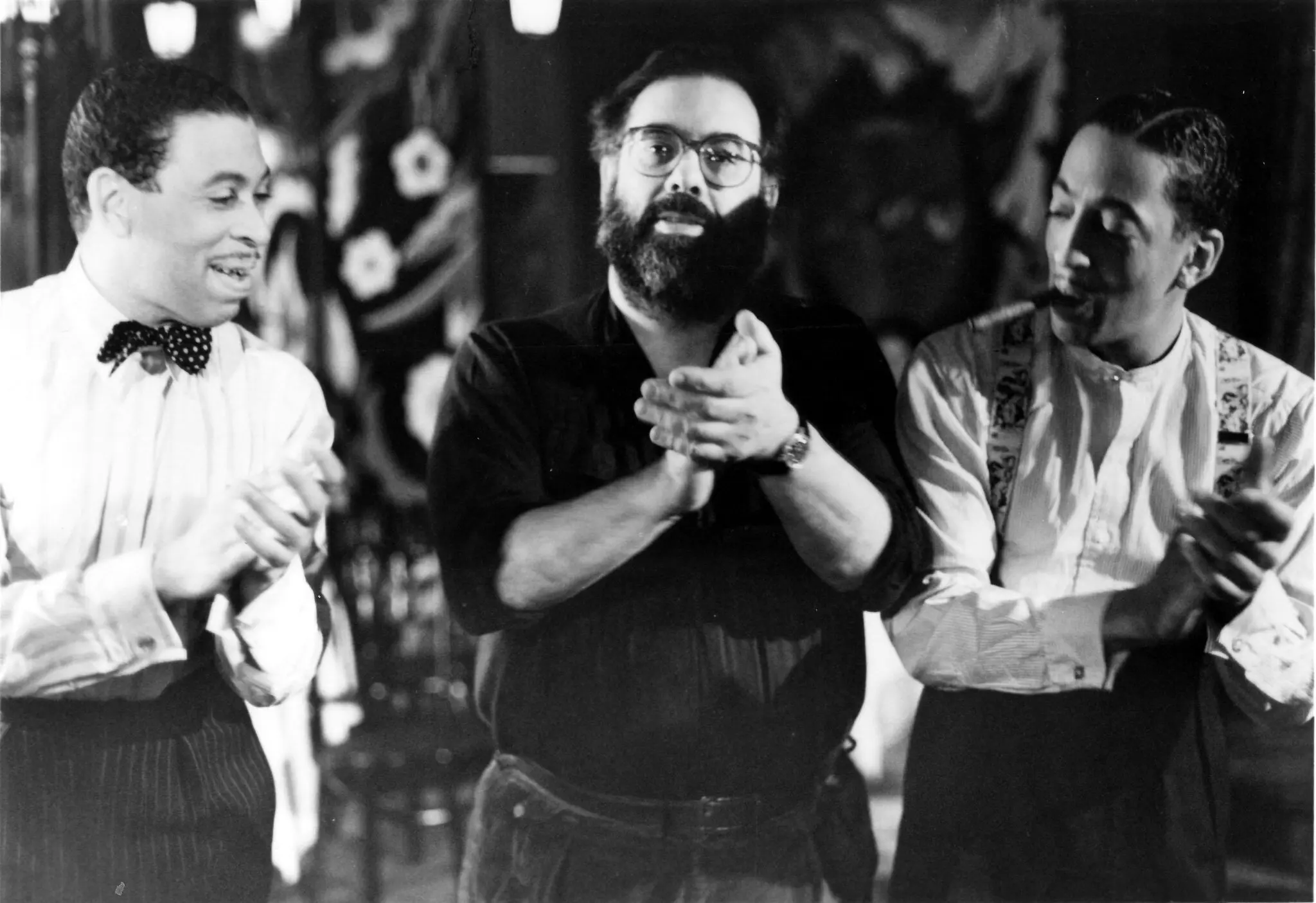 Maurice Hines, à esquerda, e Gregory Hines em 1984 com o diretor Francis Ford Coppola. Os irmãos apareceram no filme do Sr. Coppola “The Cotton Club”, lançado naquele ano. Crédito...Zoe Trope Studios/Coleção RGR, via Alamy