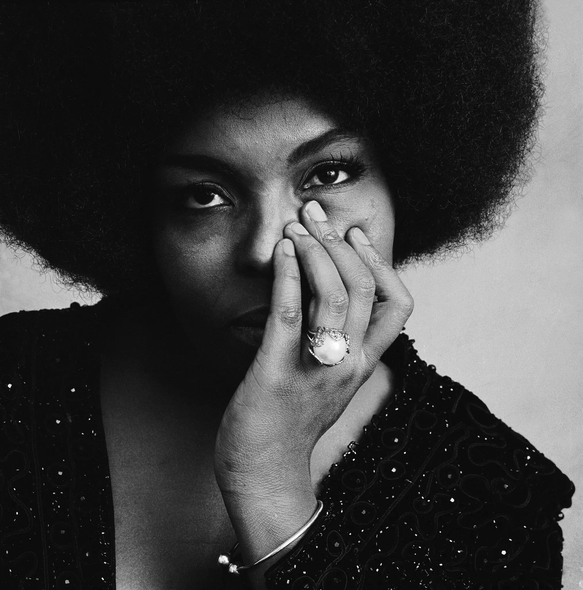 Roberta Flack em 1969. “Talvez nenhum outro artista musical mainstream da década de 1970 tenha trazido o nacionalismo negro de forma mais complexa ao discurso com a estética clássica europeia”, disse um acadêmico.Crédito...Jack Robinson/Arquivo Hulton, via Getty Images