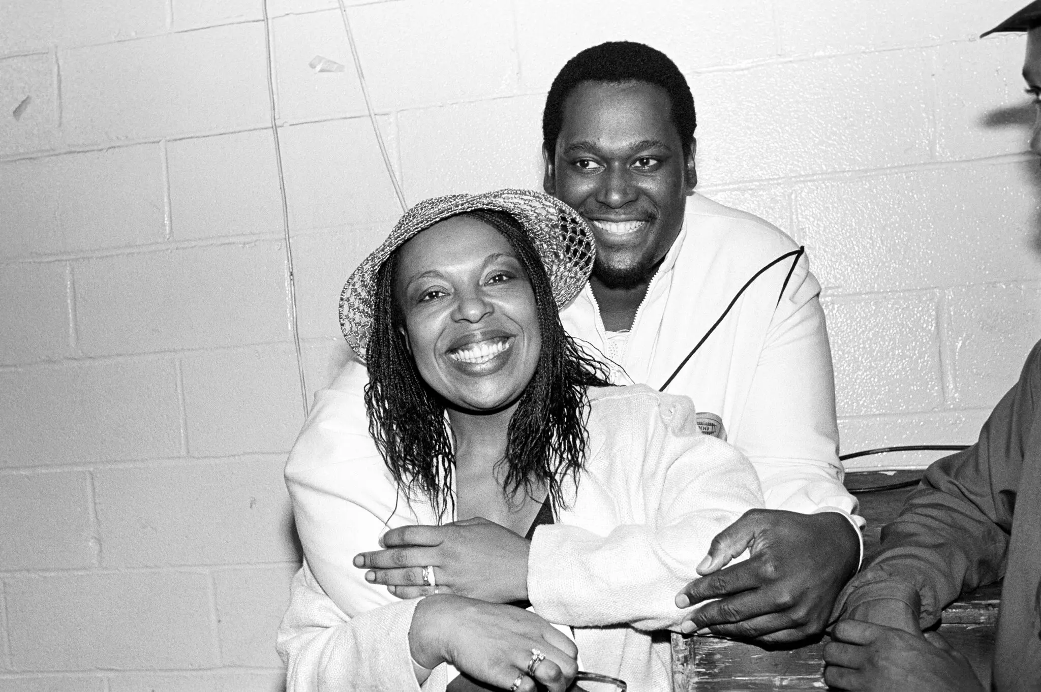 Sra. Roberta Flack e Luther Vandross, nos bastidores do Madison Square Garden em 1982.Crédito...Ebet Roberts/Redferns, via Getty Images