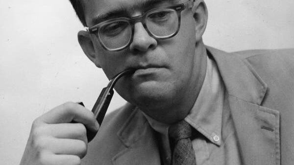 Professor Thernstrom em 1964, ano em que recebeu seu doutorado. Sua dissertação se tornou seu primeiro livro, “Poverty and Progress.”Crédito...via família Thernstrom