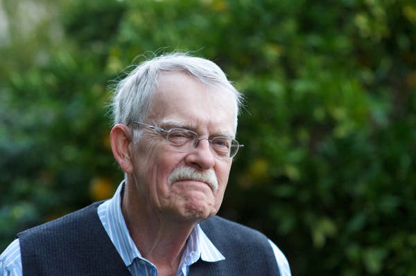 O historiador Stephan Thernstrom em 2012. Ele lecionou em Harvard até assumir o status de emérito em 2008.Crédito...Boris Feldman