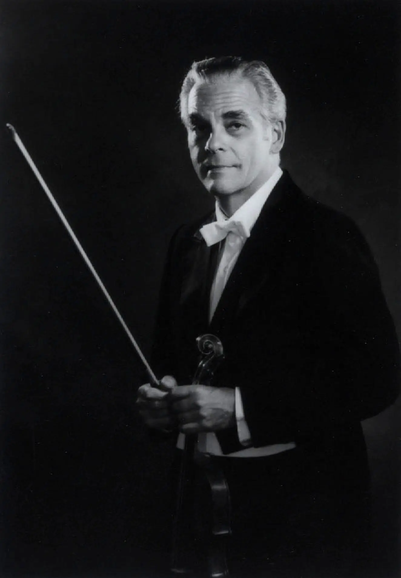 O Sr. Norman Carol em uma foto sem data. “Ele era arrojado, confortável, até mesmo aventureiro como líder”, disse um colega violinista da orquestra. (Crédito da fotografia: cortesia via Orquestra da Filadélfia)