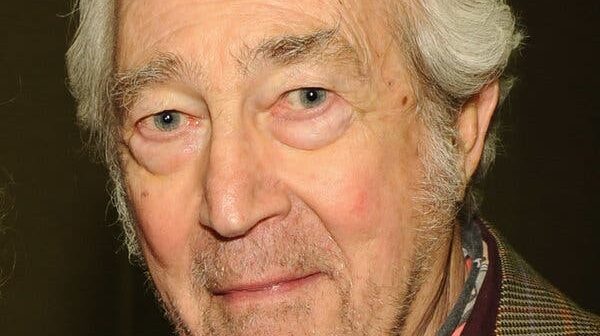 O Sr. Karen em um evento da Academia de Artes e Ciências Cinematográficas em Beverly Hills, Califórnia, em 2010. Em sua longa carreira, ele teve cerca de 200 créditos em televisão e cinema e um trabalho particularmente memorável como vendedor de supermercado. Crédito...Alberto E. Rodríguez/Getty Images