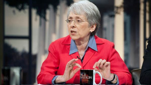 Dra. Abigail Thernstrom em “Face the Nation” em 2010. “Raça é o dilema americano”, ela disse à série Frontline da PBS em 2016. “É o nosso problema doméstico mais sério.”Crédito...Chris Usher/CBS News, via Getty Images