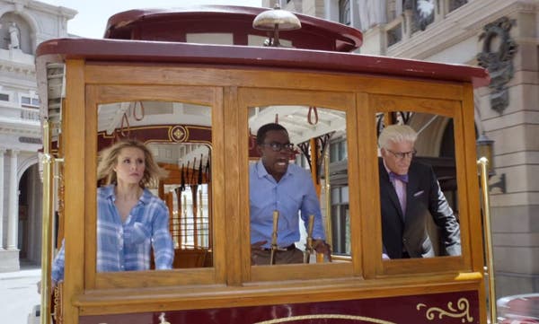 Como um fenômeno inesperado da cultura pop, o “Problema do Bonde” moral fez uma aparição em um episódio da série “The Good Place”, um programa que tinha enredos baseados na filosofia.Crédito...NBC