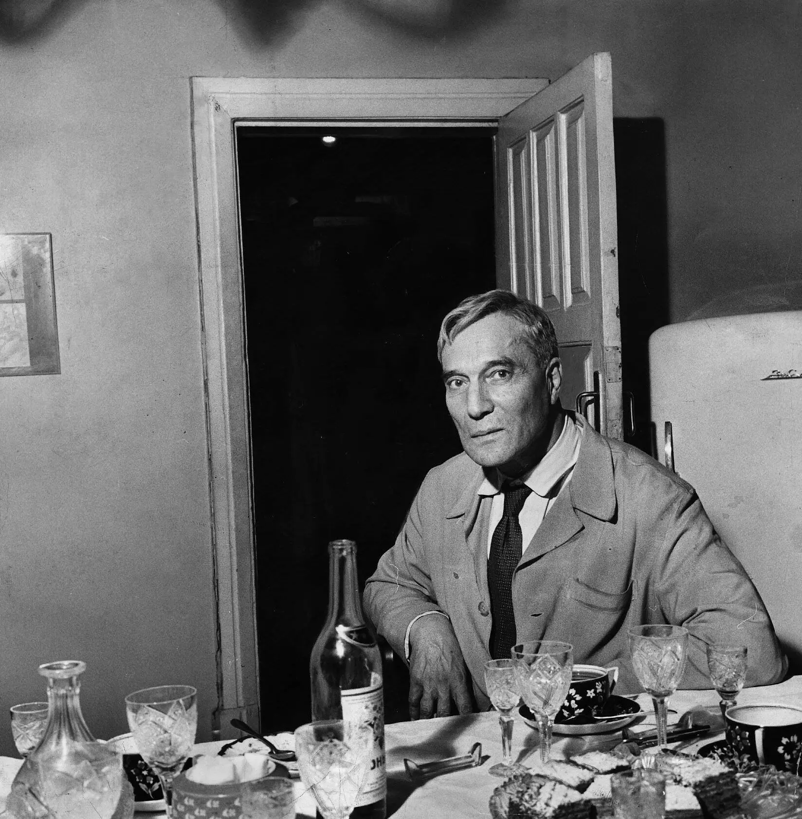 O Sr. Max Frankel tirou esta foto do poeta e romancista russo Boris Pasternak em 1957. O Sr. Frankel escreveu sobre a perseguição de Pasternak depois que o autor ganhou o Prêmio Nobel de Literatura de 1958 por seu romance épico, “Dr. Jivago”.Crédito...Max Frankel/The New York Times