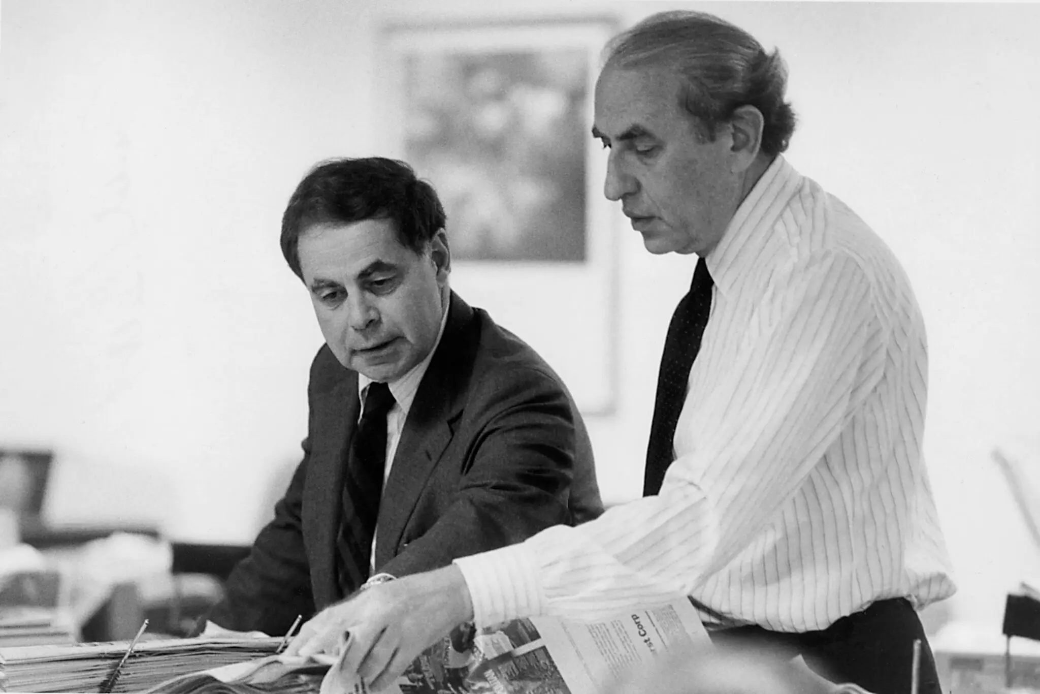 O Sr. Max Frankel em 1987 com Arthur Gelb, o editor-chefe do Times na época. O Sr. Frankel trouxe surpresas para a primeira página, apresentando artigos sobre tendências sociais e notícias não convencionais.