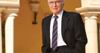 A Universidade de Phoenix de John G. Sperling se tornou, ao longo de quatro décadas, um dos maiores empreendimentos educacionais do mundo. (Crédito da fotografia: cortesia Apollo Education Group Inc.)