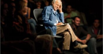 O professor de teatro e diretor Milton Katselas em agosto no Beverly Hills Playhouse, escola que ele fundou em 1978.Crédito...Joan Lauren, cortesia do Beverly Hills Playhouse