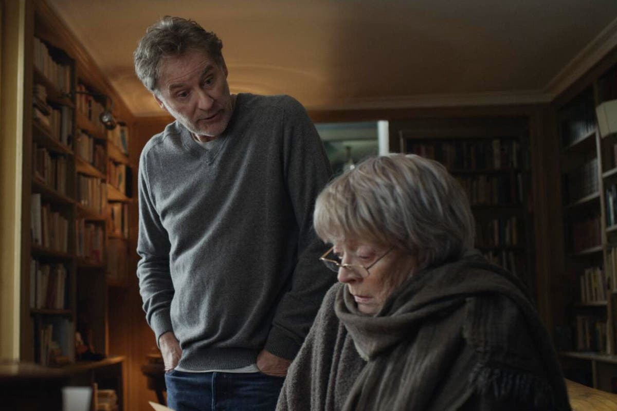 Kevin Kline e Maggie Smith em uma cena do filme de 2014 “My Old Lady”, adaptado de uma peça do Sr. Horovitz.Crédito...Grupo de Mídia Cohen
