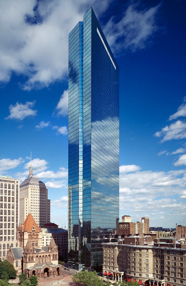 O Sr. Robert Campbell adorava a Torre John Hancock em Boston, embora alertasse que "uma cidade de Hancocks seria monótona e desumana". Seus escritos sobre o edifício, entre outros assuntos, lhe renderam um Prêmio Pulitzer em 1996.Crédito...Peter Vanderwarker