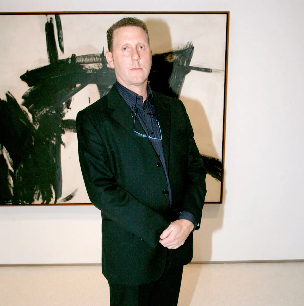 Dr. Anfam na galeria Haunch of Venison em Manhattan em 2008 para a abertura de “Expressionismo Abstrato: Um Mundo em Outro Lugar”, uma exposição que ele organizou.Crédito...Amber de Vos/Patrick McMullan, via Getty Images