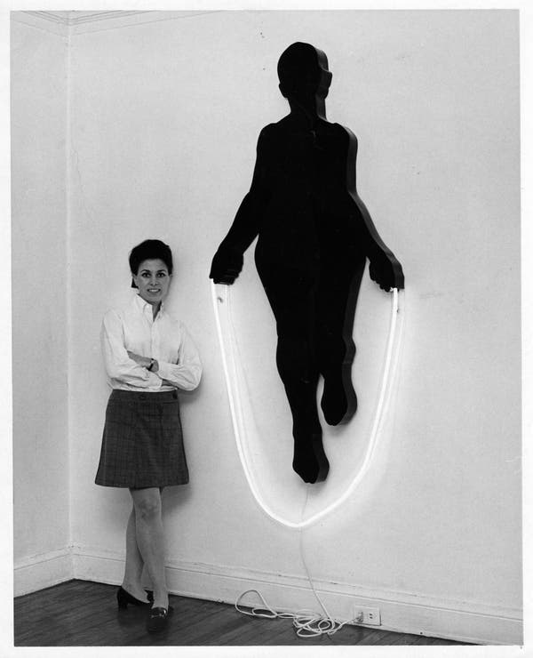 Sra. Weber com “Mulher com corda de pular” (circa 1966-67);Crédito...via Hollis Taggart e o Espólio de Idelle Weber