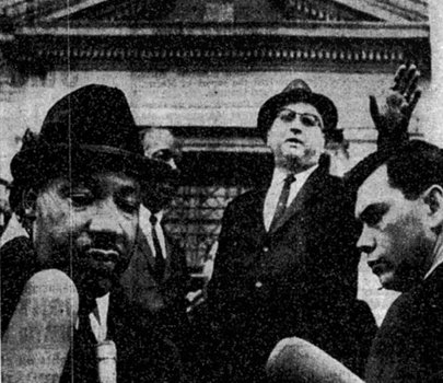 Martin Luther King Jr. disse depois de ser libertado da prisão em Selma, Alabama, que voaria para Washington para pedir uma legislação que garantisse aos negros o direito de votar. O jornal New York Times