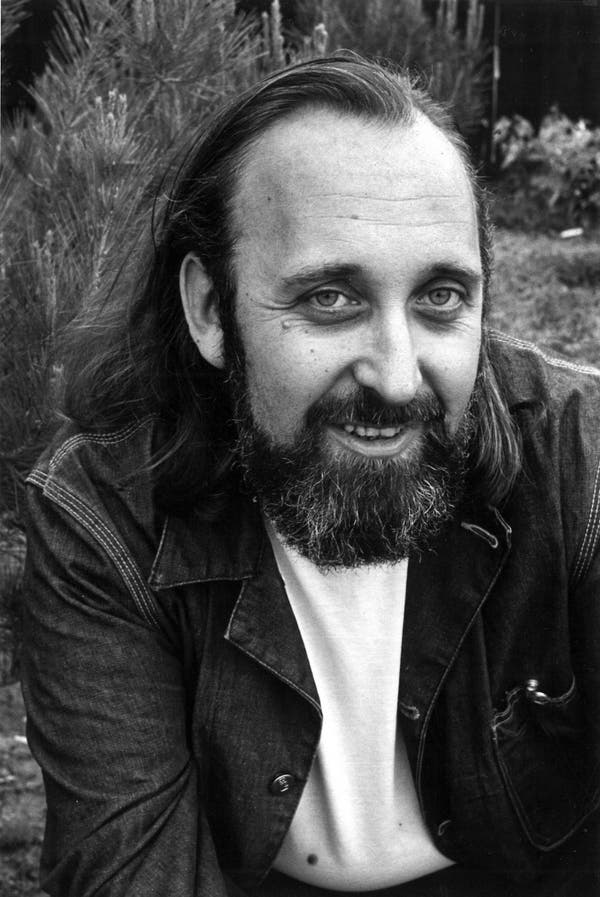 Sr. Jerome Rothenberg em 1971, um ano antes de começar a viver na reserva da Nação Seneca.Crédito...Diane Rothenberg