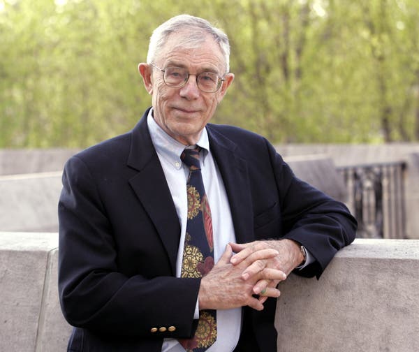 Dr. Holloway em 2007. “Ele foi muito importante na paleoantropologia”, disse o antropólogo biológico Chet C. Sherwood, porque elevou “o estudo da evolução do cérebro”.Crédito...Tom Strattman para o The New York Times