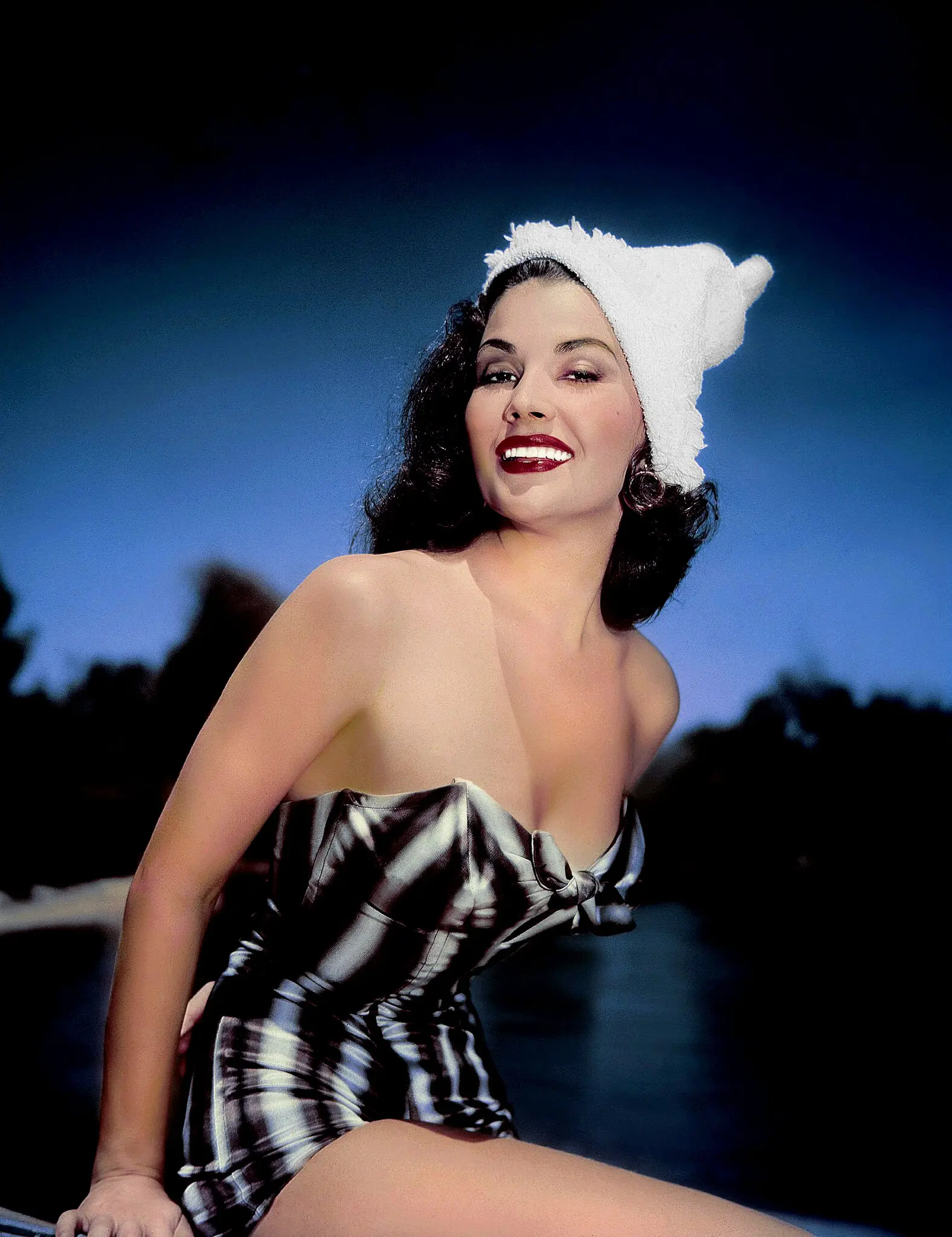 Mara Corday em 1965. Ela foi modelo para capas de revistas como Tempo, Modern Man e People Today.Crédito...Mary Evans/AF Archive, via Coleção Everett