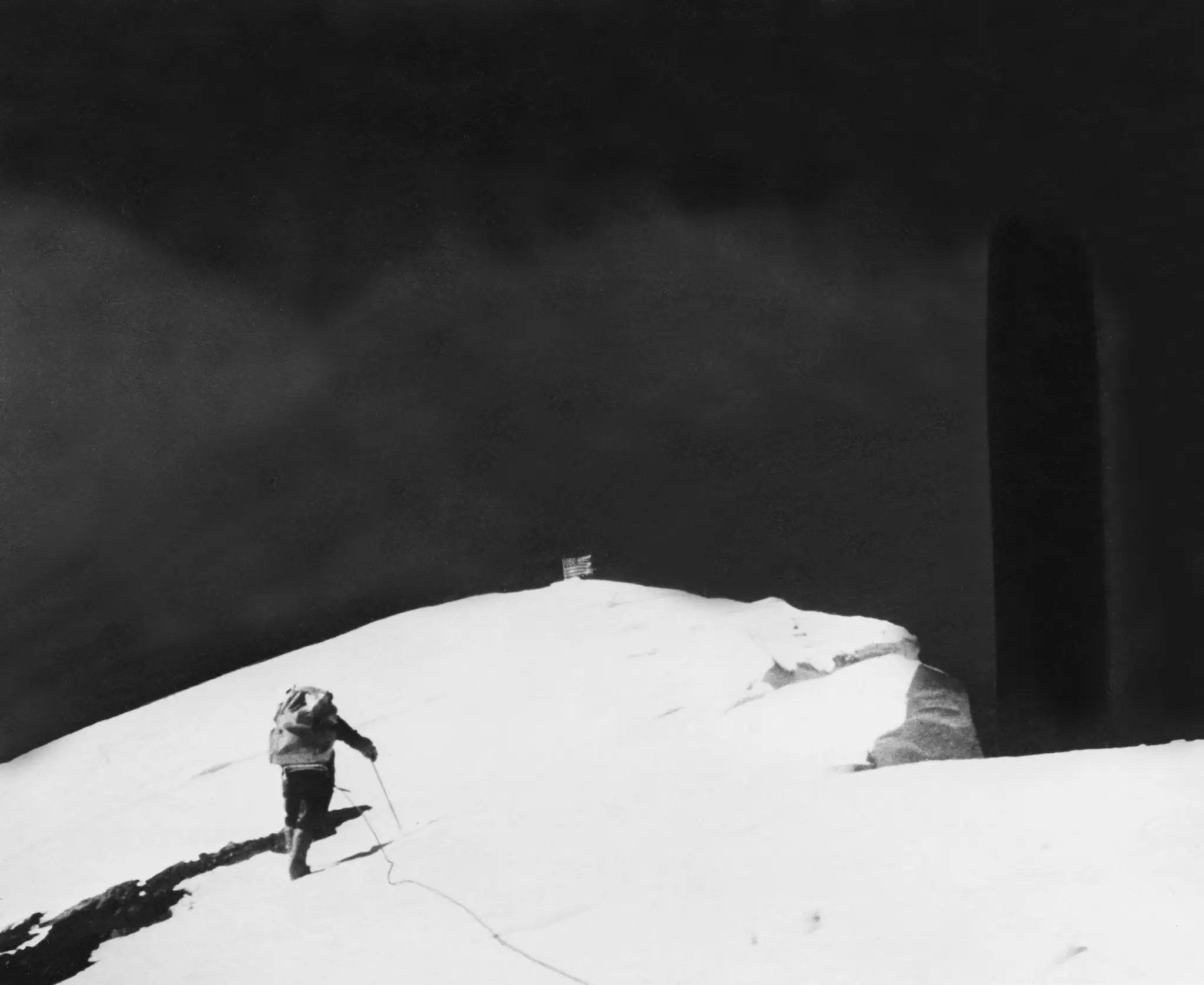 Luther G. Jerstad se aproximando do topo do Monte Everest.
