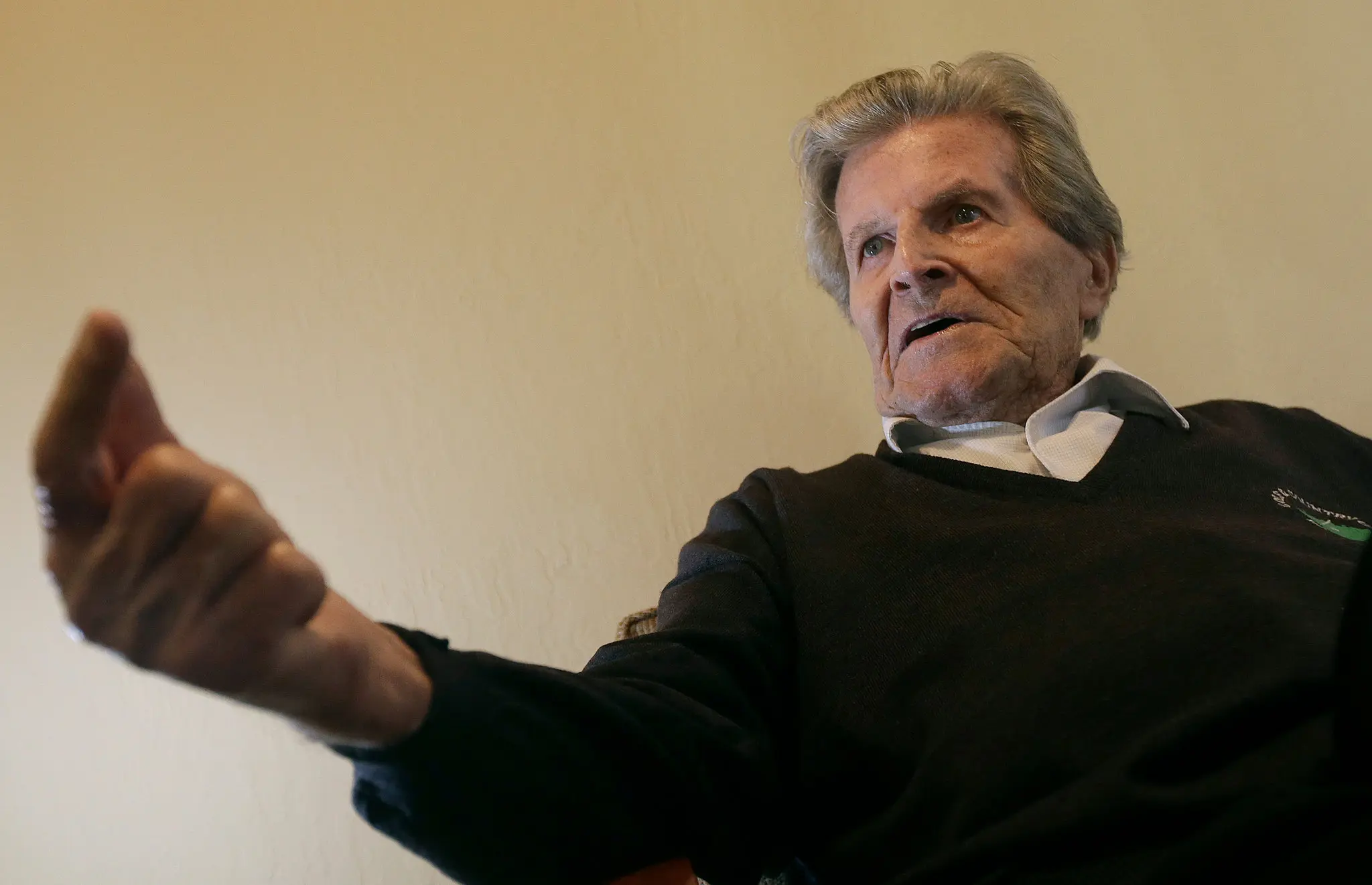 Norman G. Dyhrenfurth em 2013. Ele liderou a expedição dos Estados Unidos ao Monte Everest em 1963, que colocou seis alpinistas no cume e inspirou gerações de americanos.Crédito...Jeff Chiu/Associated Press