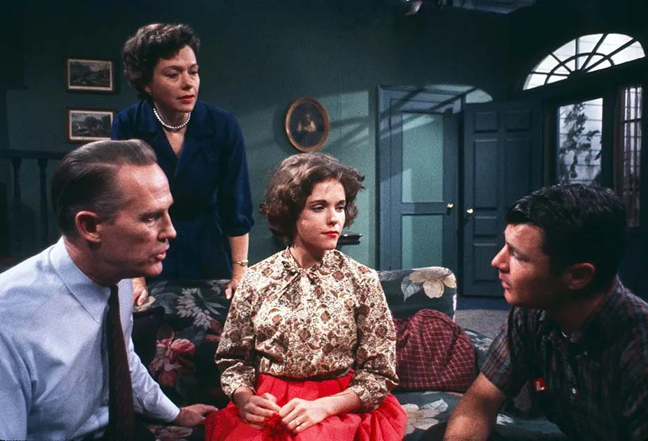 Da esquerda para a direita: Don MacLaughlin, Eileen Fulton, Helen Wagner e Don Hastings em 'As the World Turns' em 1961. Cortesia da Everett Collection