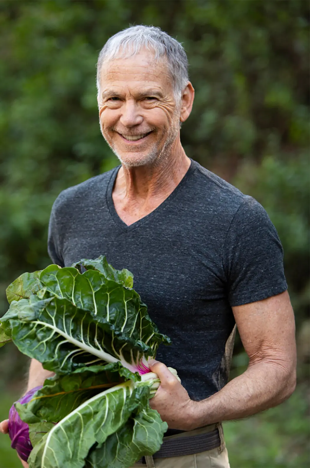 O Sr. John Robbins em uma foto sem data. Ele se recusou a ingressar na Baskin-Robbins, a empresa familiar, e seguiu uma carreira muito diferente.Crédito...Rede da Revolução Alimentar