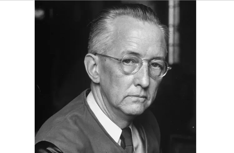 RIDGEFIELD, ESTADOS UNIDOS - 01 DE JANEIRO: Retrato do artista Charles Sheeler. Alfred Eisenstaedt / Coleção de Imagens LIFE / Getty Images