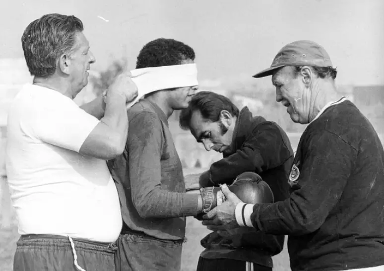 Briguento, Yustrich também leva boxe como aquecimento para treinos. (Foto: Alfredo Rizzutti/Estadão / Estadão)