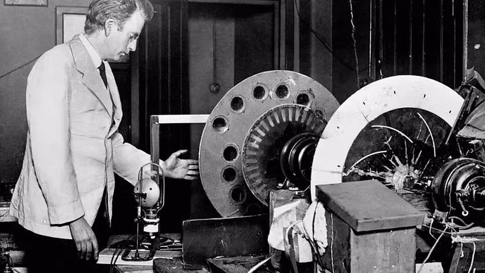 Um século atrás, no dia 2 de outubro de 1925, o inventor escocês John Logie Baird (1888-1946) transmitiu com sucesso, pela primeira vez, a imagem em movimento de um rosto humano reconhecível — (Foto: Alamy)