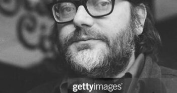 Fred Kaz, Bernie Sahlins e Del Close no Second City, 1616 North Wells Street, Chicago, Illinois, 11 de dezembro de 1973. (Foto da coleção Chicago Sun-Times/Chicago History Museum/Getty Images)