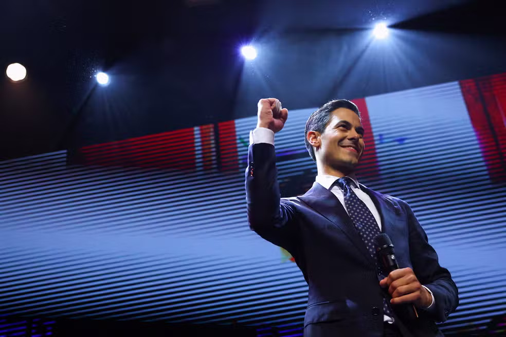 Rob Jetten comemora resultado preliminares das eleições da Holanda, em 29 de outubro de 2025 — (Foto: REUTERS/Piroschka van de Wouw)