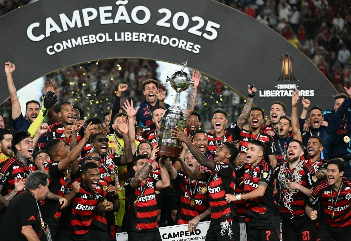 Flamengo venceu Palmeiras por 1x0 na final da Libertadores, ganhando prêmio de US$ 24 milhões apenas pela vitória do torneio (Crédito: Luis Acosta/AFP)