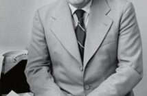 Ray Anderson, foi professor emérito e ex-correspondente internacional do New York Times, desempenhou um papel central na publicação do ensaio do dissidente soviético Andrei Sakharov, “Reflexões sobre o Progresso, a Coexistência Pacífica e a Liberdade Intelectual”. (Universidade de Wisconsin – Madison)