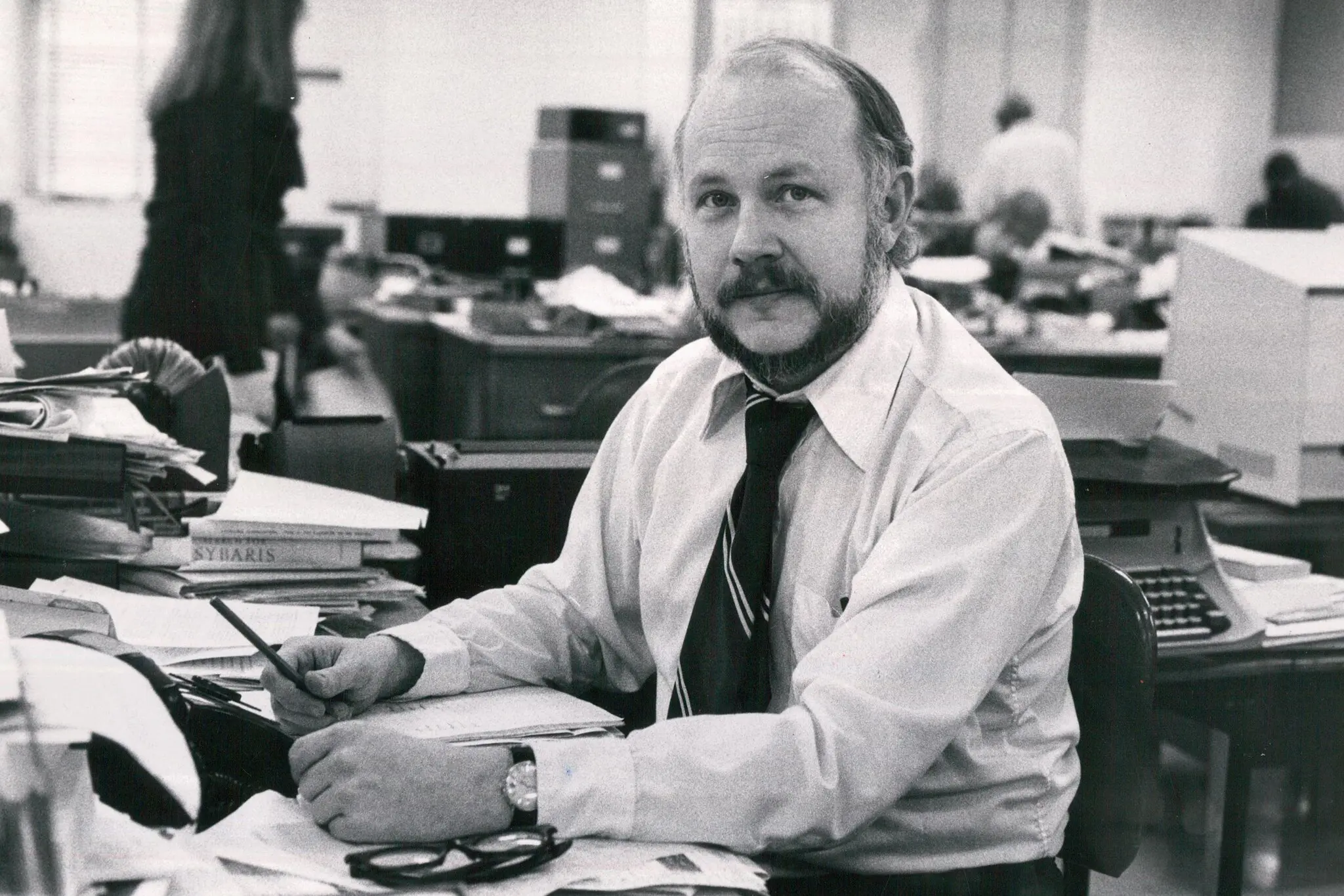 John Noble Wilford, em 1981. Recordando sua cobertura da chegada do homem à Lua, ele disse: "Pensei comigo mesmo: sim, esta é provavelmente a maior história que escreverei em toda a minha carreira."Crédito... The New York Times
