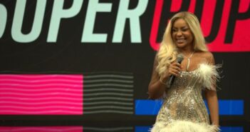 Cariúcha é a primeira mulher negra a apresentar o SuperPop (Revista Raça Brasil)