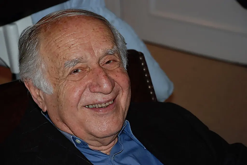 Stephen R. Graubard, em 2007. Editor de longa data da revista intelectual Daedalus, ele introduziu inúmeras edições temáticas sobre assuntos como AIDS, bibliotecas e Minnesota. Crédito...via família Graubard